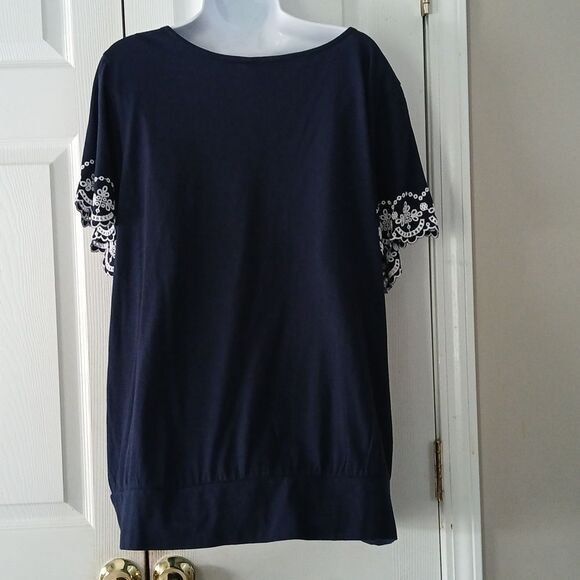 Crown & Ivy navy blue and white embroidered sleeve casual blouse Sz 2X NWT - Picture 6 of 7